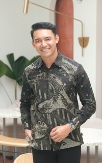 Menswear Vervessa's Lenneth Men Shirt Sage | Kemeja Pria Raya Batik Pesta Kondangan PO 1 Week