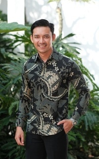 Menswear Vervessa's Lena Men Shirt Sage | Kemeja Pria Raya Batik Pesta Kondangan PO 1 Week