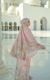 Al Qasr Prayer Robe - Lotus