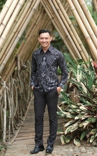 Pakaian Pria Vervessa's Laura Men Shirt Black (Set Laura Lilac) | Kemeja Pria Raya Batik Pesta Kondangan