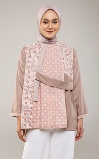 Blus Nirmala Blouse Nude