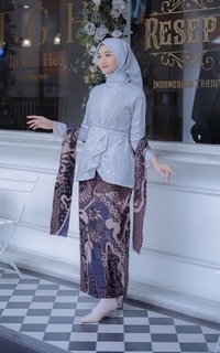 Matching Sets Vervessa's Lana Sequin Set Dress Grey | Setelan Kebaya dan Rok Raya Pesta Kondangan PO 1 Week