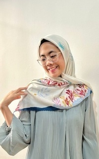 Printed Scarf SEA cream hijab Sewarna x sisikasita studio