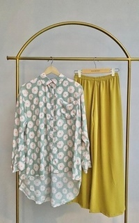 Blus Racin One Set Kemeja Rayon Motif dan Kulot Crinkle (2) - Setelan Wanita - Casual A-683558