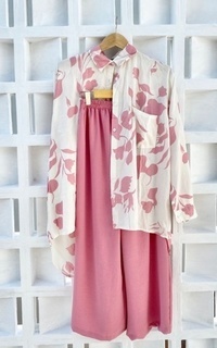 Blus Racin One Set Kemeja Rayon Motif dan Kulot Crinkle (2) - Setelan Wanita - Casual P-683611
