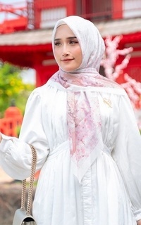 Hijab Motif Japan Series In Off white