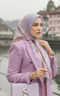 Hijab Motif Iseltwald Voile Square - Violet