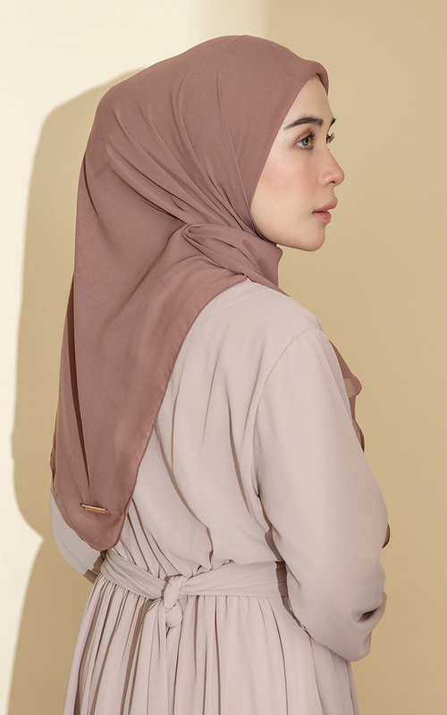 Hijab Polos - Ovel Square (Hijab Segiempat Oval Lozy x Hamidah) - Brownie