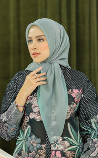 Hijab Polos Kelly Square in Aquifer