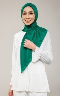 Plain Scarf Hijab Savra Anti Wringkle Emerald Green