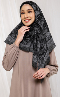 Printed Scarf Voal Hijab Segi Empat Nafia