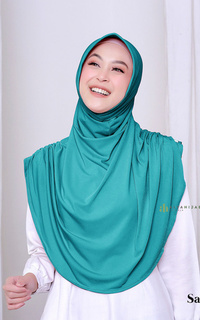 Hijab Polos Saira Bergo - Size M