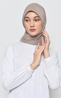 Hijab Polos Hijab Segi Empat Voal Lily Jahit Tepi