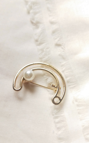 Brooch Vira Half Circle Gold Brooch