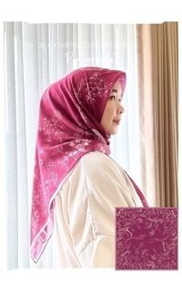 Hijab Motif Voal Scarf Blooming Dream - Pomegrante