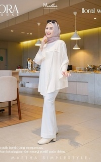 Blus Maetha - Blouse Wanita Lengan Panjang Muslim Izora Series Floral White-698532