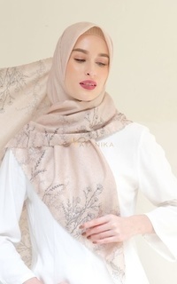 Printed Scarf Nayanika Hijab Motif Saphire Premium Cream