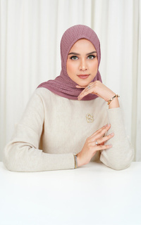 Hijab Motif Tapis Pleated Square - Ash Rose