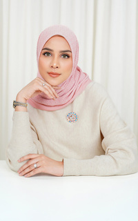 Hijab Motif Tapis Pleated Square - Candy