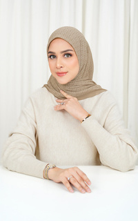 Hijab Motif Tapis Pleated Square - Oak