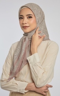 Hijab Motif Kami Monogram Maze Signature Scarf Chalk Beige