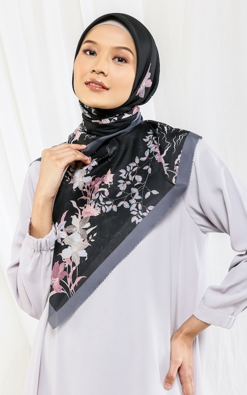 Hijab Motif - PO Rihlah Scarf Black - Black