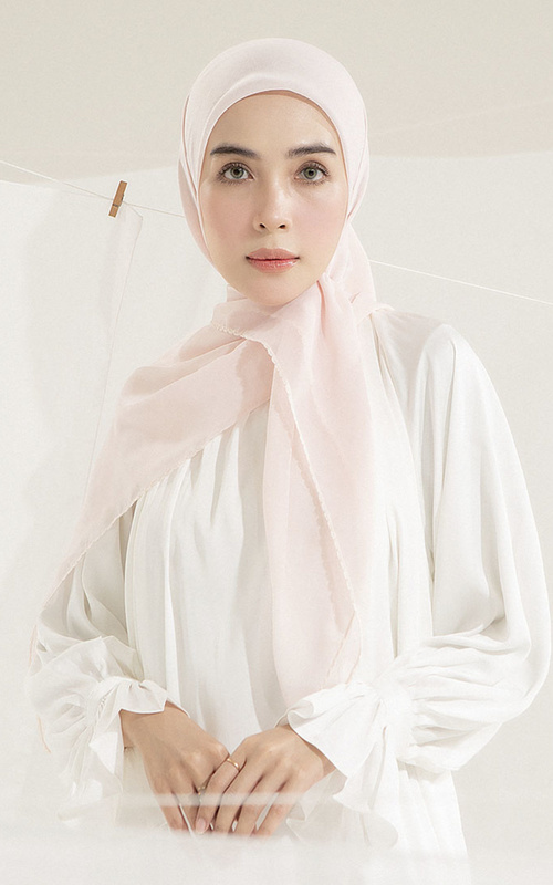 Hijab Polos - Paris Embroidery Signature Square - Baby Pink