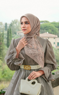 Hijab Motif Tuscany Voile Square - Fort