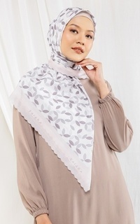 Hijab Motif Hanna Scarf Brown