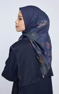 Hijab Motif Kami Haruna Flowers Signature Scarf Midnight Midnight-723014