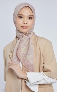 Hijab Motif Kami Haruna Leaves Signature Scarf Peach Cream