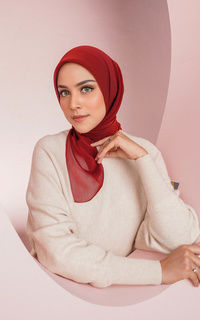 Hijab Polos Kelly Square in Sour Cherry