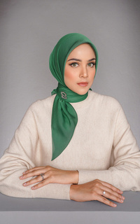 Hijab Polos Kelly Square in Forest