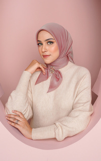 Hijab Polos Kelly Square in Coral Rose