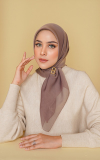 Hijab Polos Kelly Square in Cameo