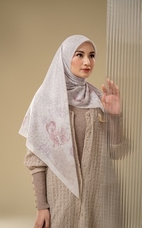 Hijab Motif Blyana Scarf Avery