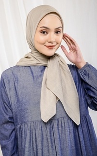 Plain Scarf Delila Hijab Segiempat