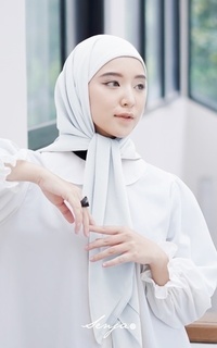 Hijab Polos Square Instant Broken White