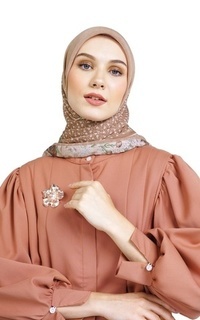 Hijab Motif Clemira - Peach