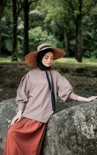 Blus Artie | Kana Top Blouse Cokelat