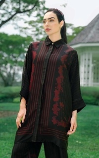 Aquila Batwing Tunic - Crimson