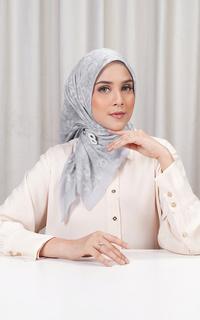 Hijab Motif Samla Voile Square - Gray Violet