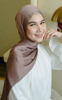 Hijab Polos Rayya Silk Eyelash