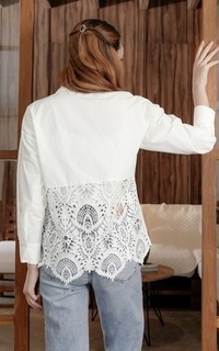 Kemeja Madelyn Lace Top - Vanilla Vanilla-740711