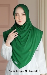 Hijab Polos Nadia Bergo - Size M Emearld-740883
