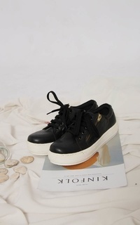 Sepatu MOELA SNEAKERS BLACK