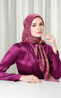 Hijab Motif The Crown Voile Square - Plum