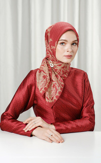 Hijab Motif The Crown Voile Square - Ruby