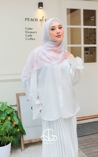 Hijab Motif Scarf Pearls In The Sea Creme