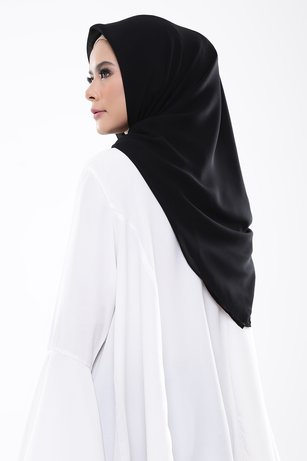 jilbab-hitam-untuk-dress-motif-bunga